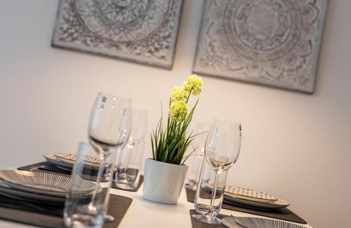 Aue Apartamento | Goethe Palais Suite Charlotte 4P l Lift I ParkplatzI Zentrum I Helios