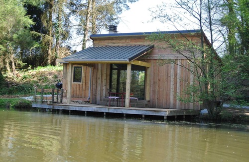 Saint-Priest-les-Fougeres Cabina | GoGreen Cabin en el corazón de la Francia rural en un lago privado