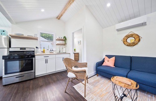 East Sandwich Casa | Gold Anchor Cottage - private hot tub getaway!
