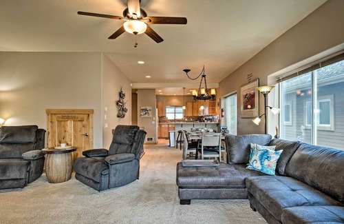 Gold Beach Casa | Gold Beach Townhome with Ocean Views & Sunroom!