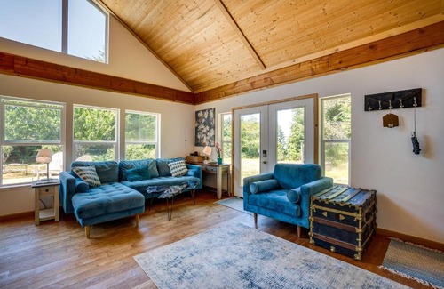 Gold Beach Casa | Gold Beach Vacation Rental Close to Beaches!