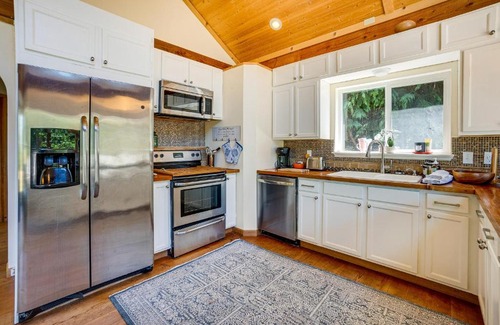 Gold Beach Casa | Gold Beach Vacation Rental Close to Beaches!