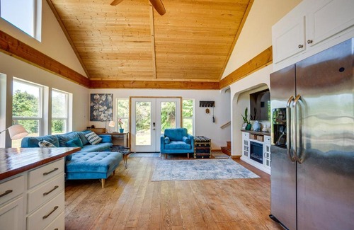 Gold Beach Casa | Gold Beach Vacation Rental Close to Beaches!