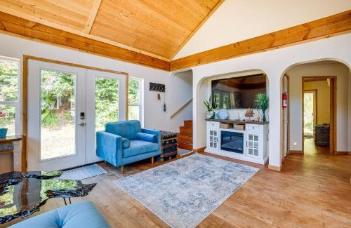 Gold Beach Casa | Gold Beach Vacation Rental Close to Beaches!