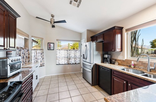 Gold Canyon Casa | Gold Canyon East 3/2 with Putting Green
