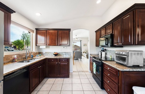Gold Canyon Casa | Gold Canyon East 3/2 with Putting Green