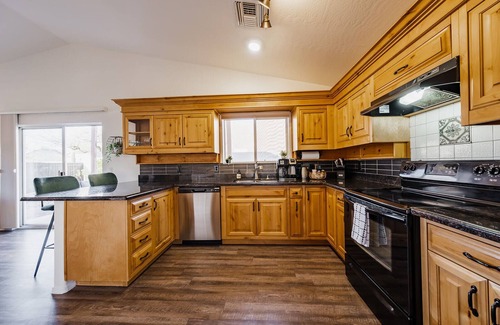 Gold Canyon Casa | Gold Canyon Peaceful Retreat - Private Pool & Hot Tub. Modern, cozy, tranquil!