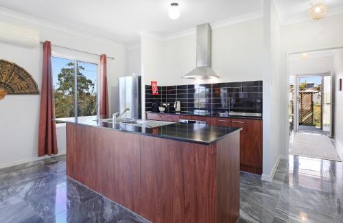 Upper Coomera Casa | Gold Coast Family Stay - 4BR Near Theme Parks