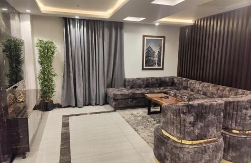 Lahore Hotel | Gold Crest Mall & Residency Premium Apartments With Al-Fatah Store & Shopping Mall