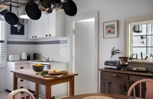 Hepburn Casa | Gold Finch - stunningly designed, dog-friendly