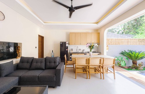 Lodtunduh Villa | Gold Fish House Ubud