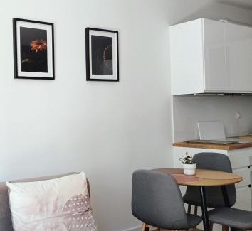 Pruszkow Apartamento | Gold Key komfortowe mieszkanie z parkingiem w centrum