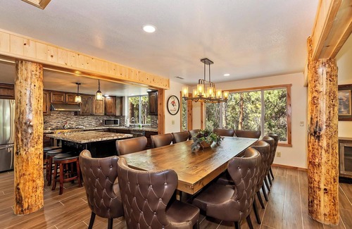 Eagle Mountain Estates Cabina | Gold Rush Lodge: Exceptional Location in Big Bear's Eagle Mountain Estates! Luxury 5 En Suite Bedrooms! EV Charger! Pet Friendly!