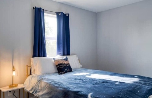 Evergreen Casa | Gold Rush | MT Sky Haus- 8 mins from airport