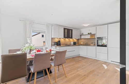 Guenzburg Apartamento | GOLDCREAM XL up to 8 people, MODERN, NETFLIX