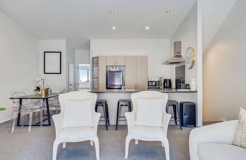 Mount Maunganui Casa | Golden 3-bedroom Retreat in beautiful Mount Maunganui with WiFi, AC