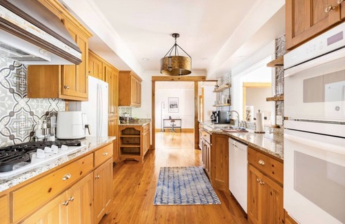 Highlands Casa | Golden Acres Ranch Hot Tub,Game Room, Creek & Mtn View. 8m from DT Highlands