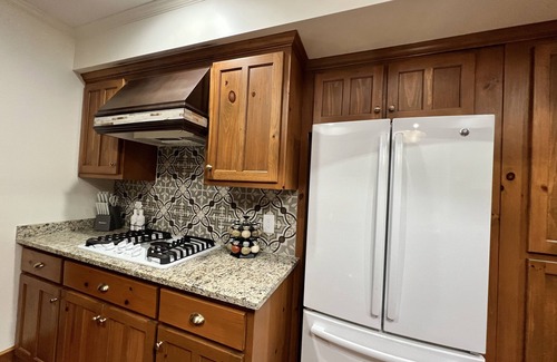 Highlands Casa | Golden Acres Ranch Hot Tub,Game Room, Creek & Mtn View. 8m from DT Highlands