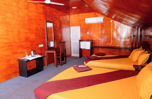 Uppuveli Hotel | Golden Beach Hotel & Restaurant