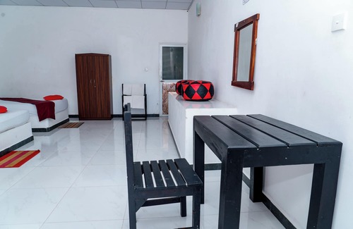 Uppuveli Hotel | Golden Beach Hotel & Restaurant