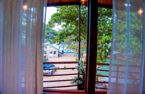 Uppuveli Hotel | Golden Beach Hotel & Restaurant