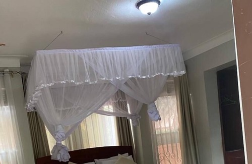 Jinja Cama Y Desayuno | Golden Cherries Guest House