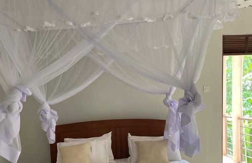 Jinja Cama Y Desayuno | Golden Cherries Guest House