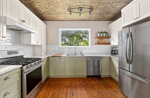 Wellington Otro | Golden Field Farmhouse @stayinpec