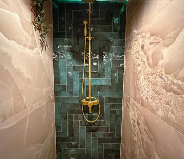Novo Sarajevo Apartamento | Golden Fish in Jungle Jacuzzi Sauna Sarajevo