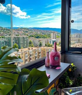 Novo Sarajevo Apartamento | Golden Fish in Jungle Jacuzzi Sauna Sarajevo