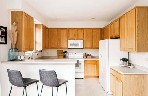 Pleasant View Casa | Golden Foothills + Hot Tub + Hiking & Biking!