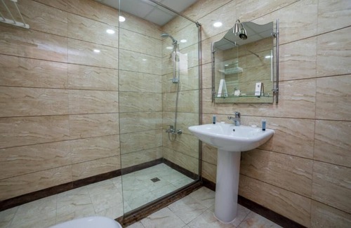 Al Hamra Hotel | Golden Garden Al Corniche Hotel