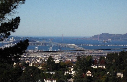 Shepherd Canyon Casa | Vista del puente Golden Gate desde Light, Bright Oakland Hills