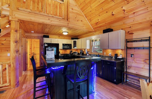 Ridgeline Vistas Cabina | Golden Getaway- Mineral Bluff GA