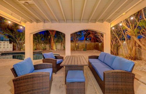 North Las Vegas Casa | Golden Glow Retreat