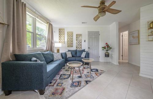 Old Seminole Heights Casa | Golden Greek and Dexters Cottage Near downtown
