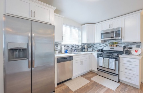 Stockton Casa | Golden Hill 3BR Sleeps 8 Near Zoo & Downtown