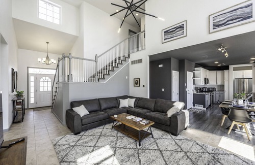 Pleasant View Casa | Golden Home on the Hill near Red Rocks
