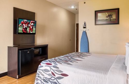 Dumas Casa | Golden Horizon: Close to Window on the Plains Museum. Pets Allowed, Pool!