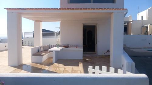 Akrotiri Villa | Golden Horizon Villas