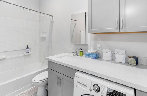 Alegre Community Apartamento | Golden Hour at the Cul-de-sac Apartment