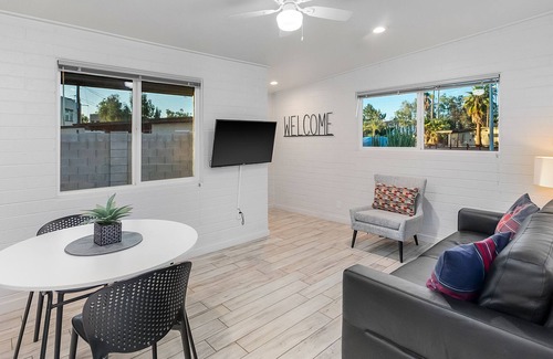 Alegre Community Apartamento | Golden Hour at the Cul-de-sac Apartment