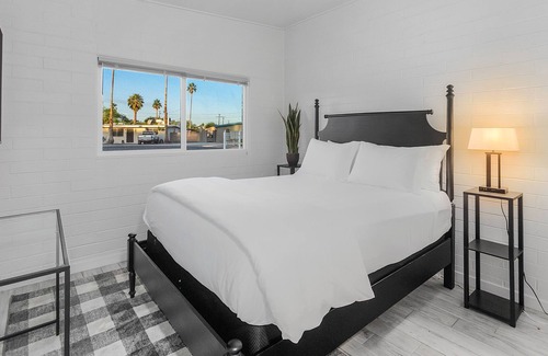Alegre Community Apartamento | Golden Hour at the Cul-de-sac Apartment