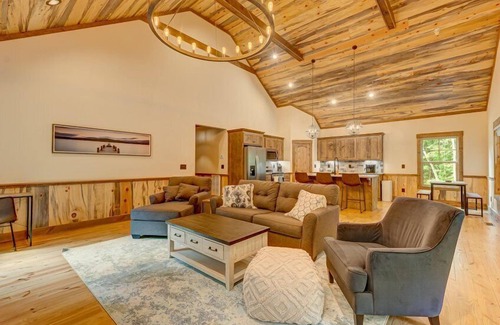 Unaka Cabina | Golden Hour - EV Car Charger | Pet Friendly | Fire pit | Newly Built Modern Mountain Home