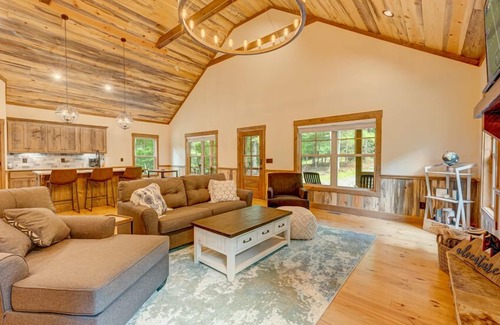 Unaka Cabina | Golden Hour - EV Car Charger | Pet Friendly | Fire pit | Newly Built Modern Mountain Home