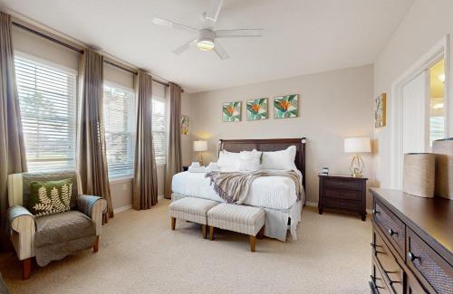 Trafalgar Village Casa | Golden Hour Haven
