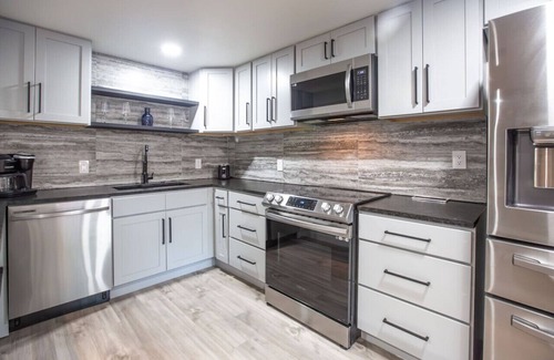 Tulsa Apartamento | Golden Hurricane Haven