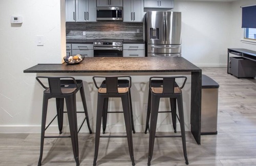 Tulsa Apartamento | Golden Hurricane Haven