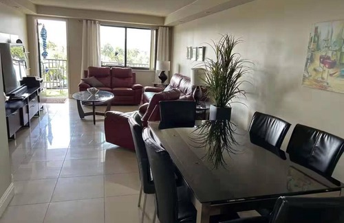 Hallandale Beach Condominio | Golden Isles Hallandale Water view