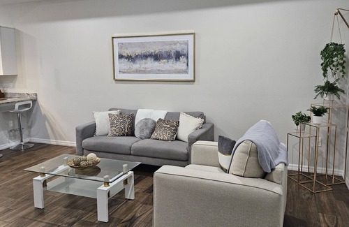 Westminister Casa | Golden Leaf is a property in which you will feel like home.